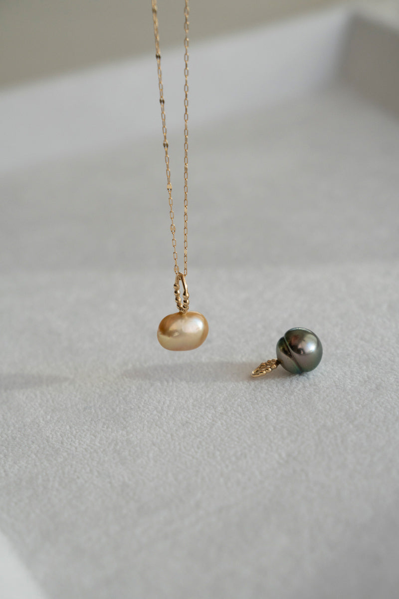 MINIMUMNUTS keshi Pearl necklace charm 白蝶ケシパールネックレスチャーム/K18 – patchouli