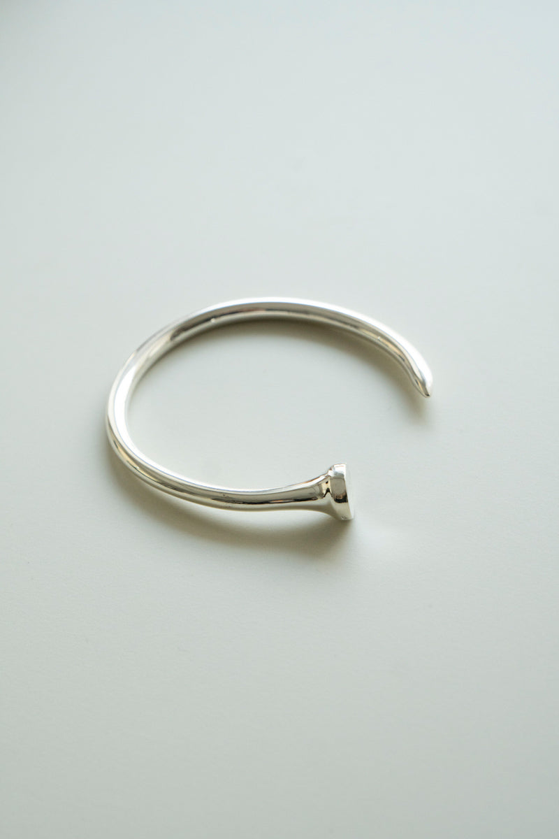 POLYTERON T-pin Bangle /Silver – patchouli