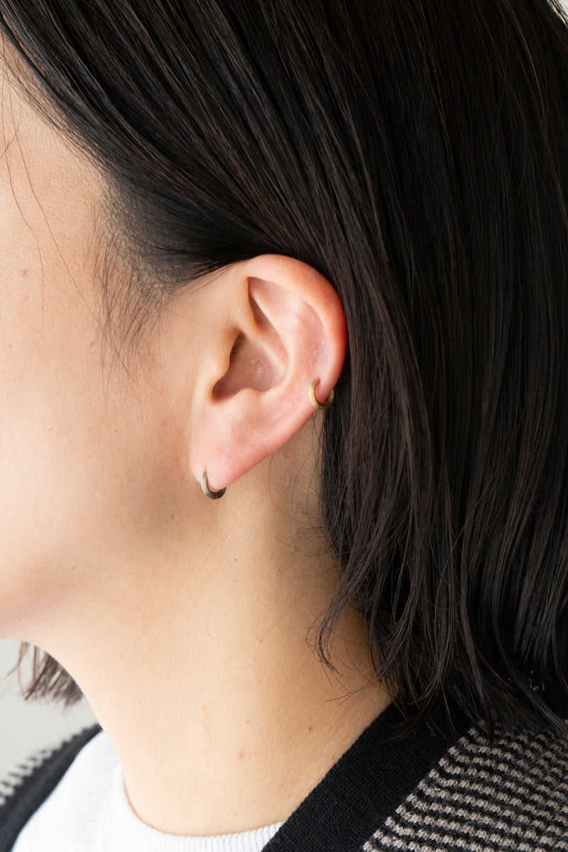 simmon Seta Half Round Pierced earring /K18 – patchouli