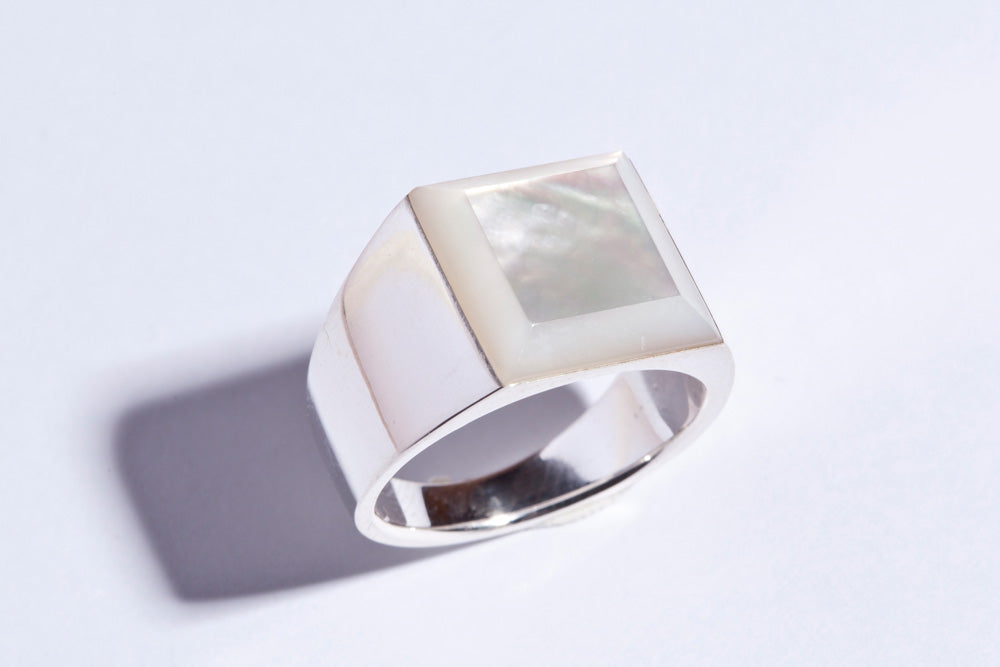 simmon SV & SHELL CUT SIGNET RING 白蝶貝リング /Silver – patchouli