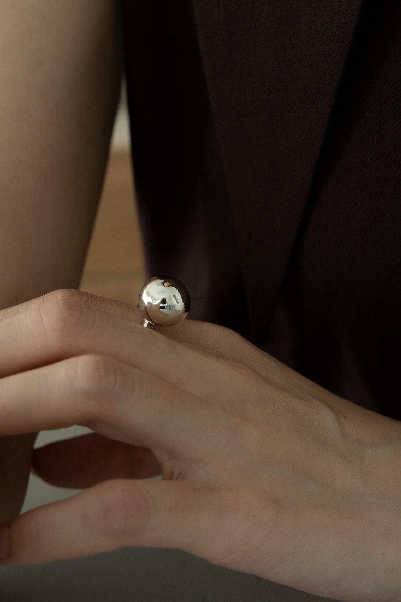 ANNIKA INEZ Pivot Sphere ring /SV