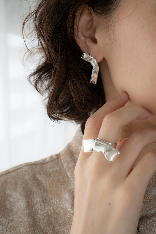 ANNIKA INEZ Cravat pierced earrings /SV