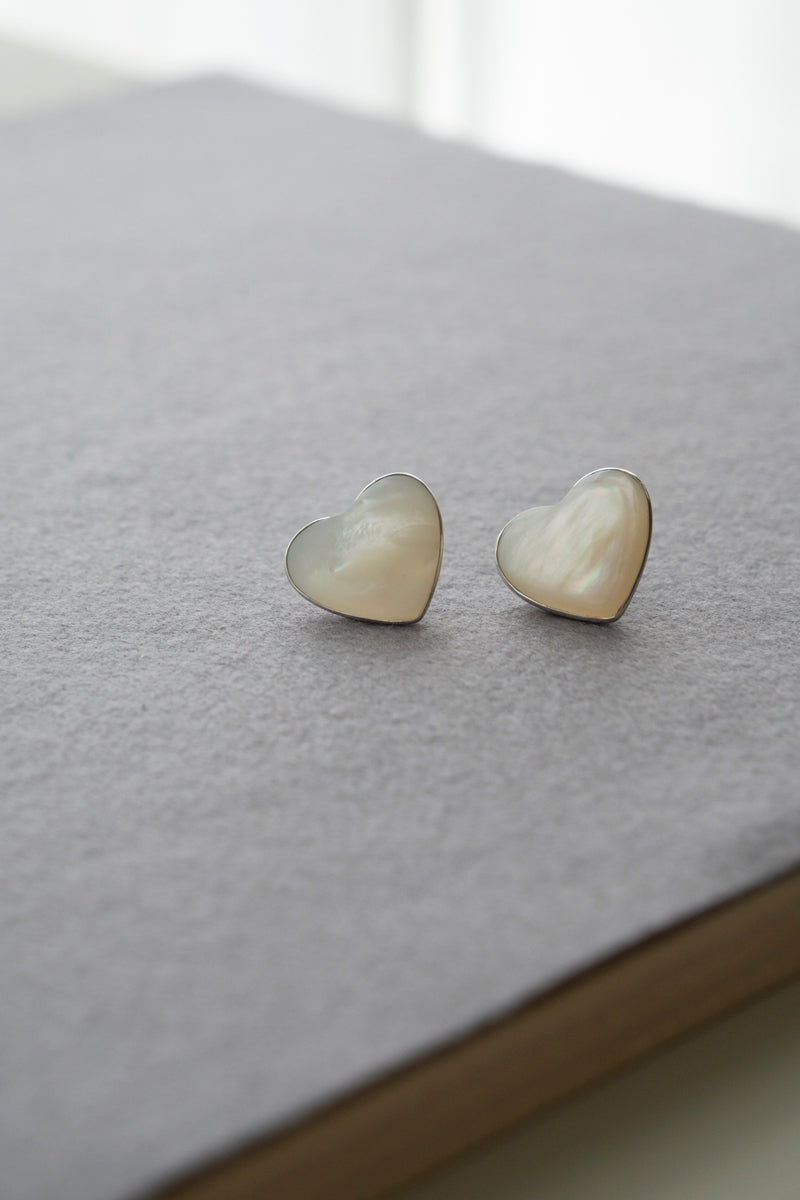 ANNIKAINEZ Mother of pearl heart pierced earrings SML/SV