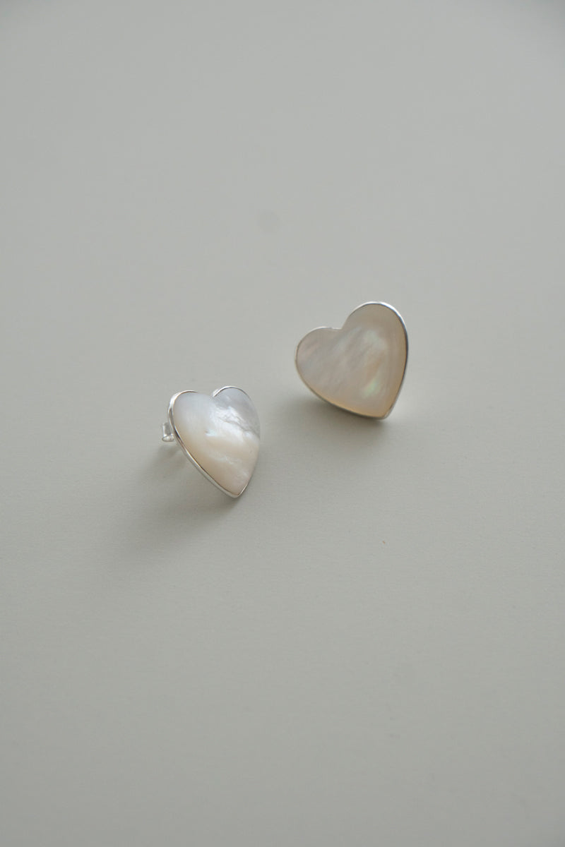 ANNIKA INEZ Mother of pearl heart pierced earrings Sml /SV