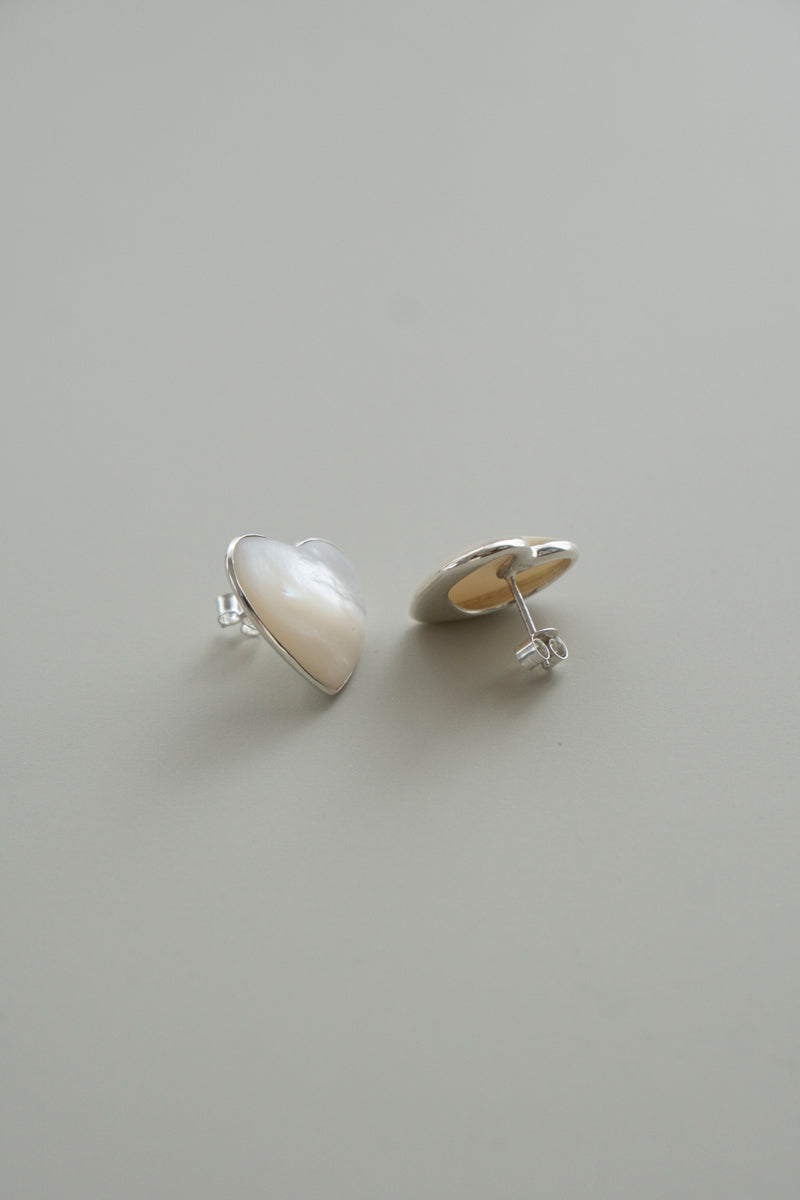 ANNIKA INEZ Mother of pearl heart pierced earrings Sml /SV