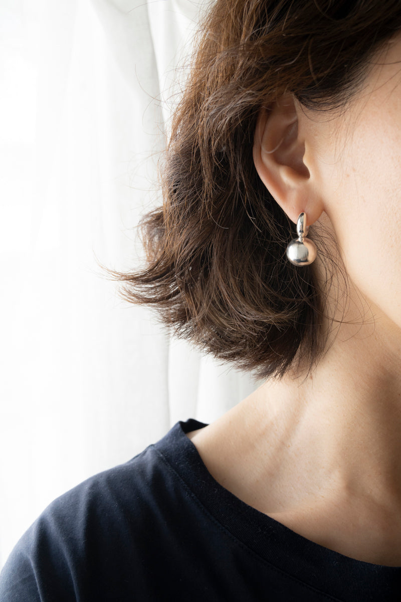 ANNIKA INEZ Pivot Sphere Hoop pierced earrings Sml /SV