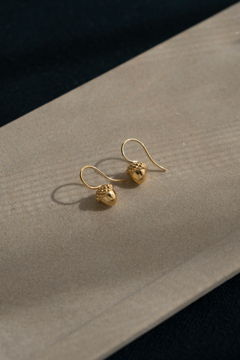 IDAMARI Acorn Pierced Earrings