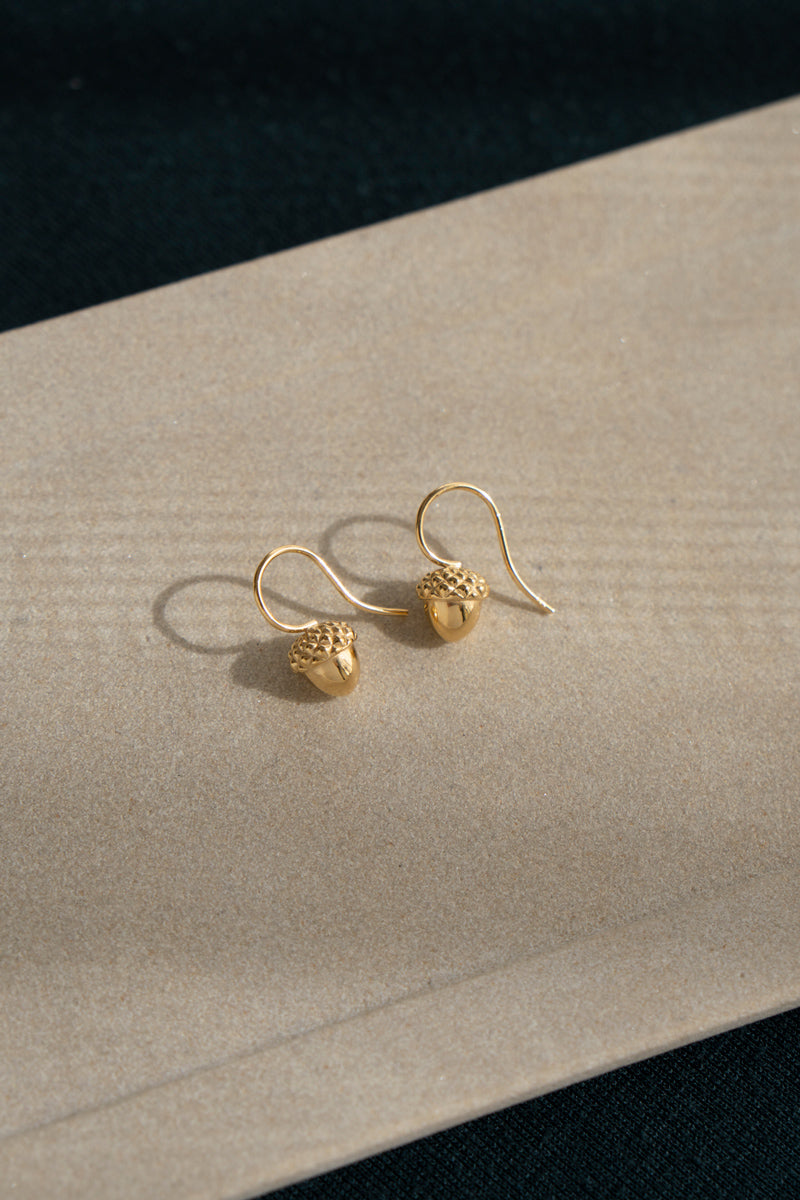 IDAMARI Acorn Pierced Earrings