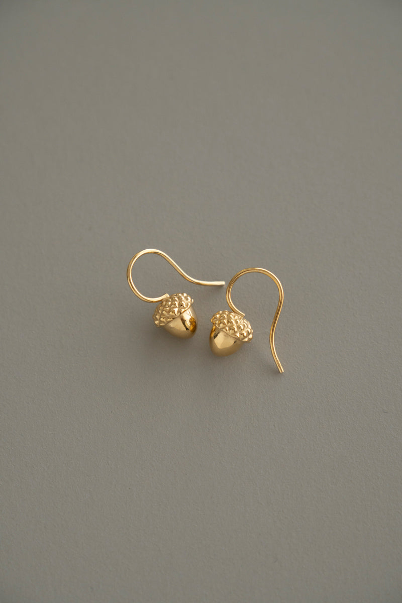 IDAMARI Acorn Pierced Earrings