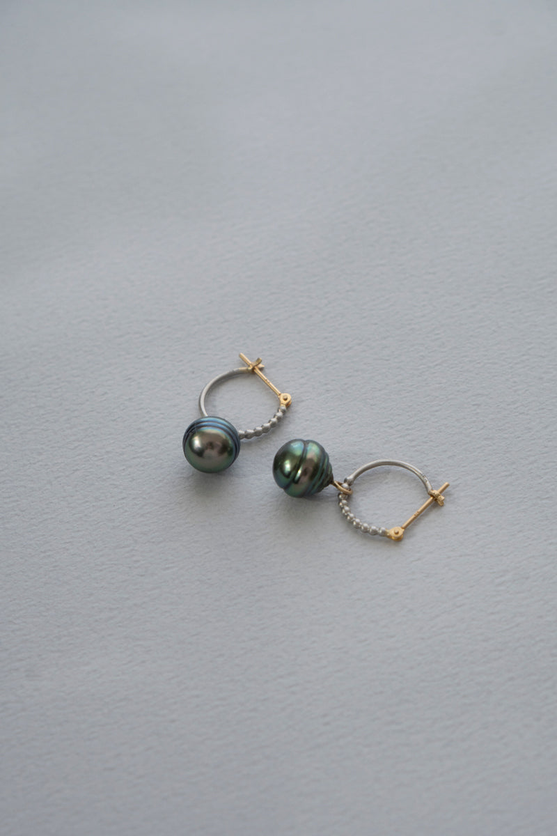 MINIMUMNUTS Black-Lip Baroque Pearl Hoop Pair Pierce /PT900*K18