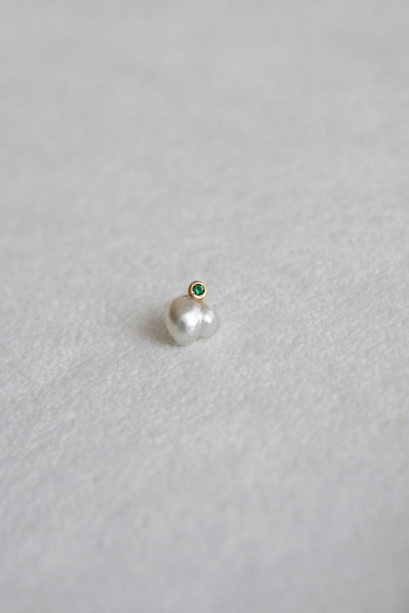 MINIMUMNUTS keshi pearl * emerald pierce C /K18