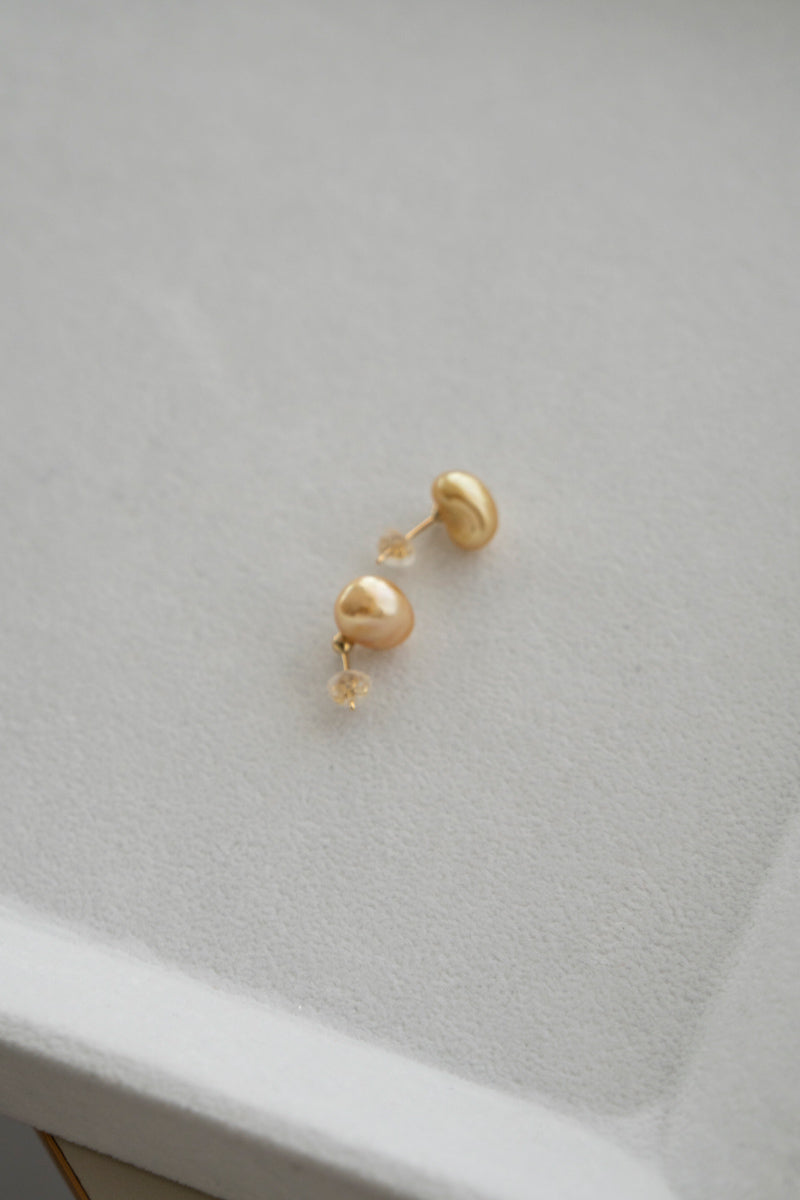 MINIMUMNUTS Keshi pearl pair pierce / K18