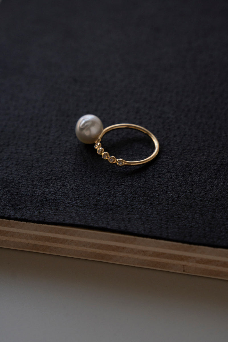 MINIMUMNUTS Cupring baroque pearl & diamond ring /K18