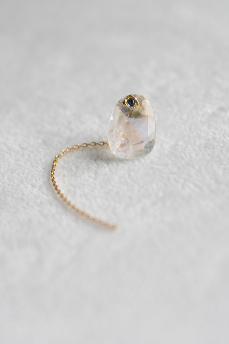 MONAKAjewellery flat Rainbow moonstone pierce /K18