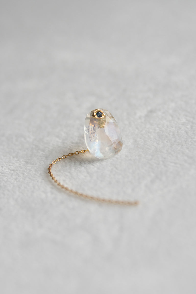 MONAKAjewellery flat Rainbow moonstone pierce /K18