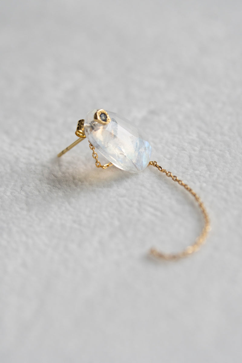 MONAKAjewellery flat Rainbow moonstone pierce /K18