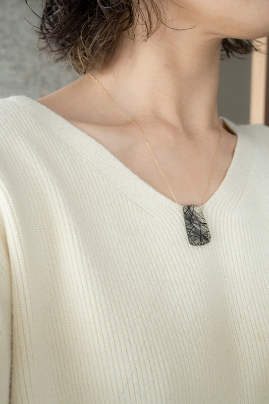 MONAKA jewellery Tourmalinated quartz rock necklace /K10