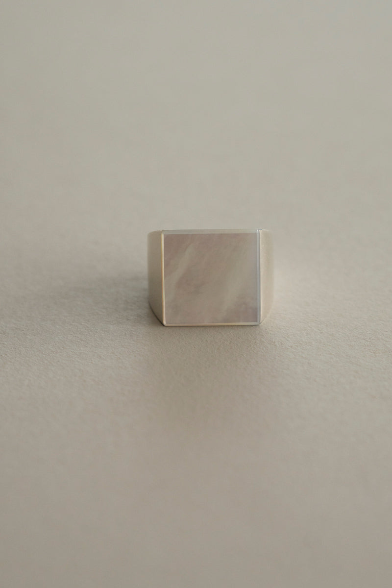 simmon Wide Square Shell Signet Ring /Silver