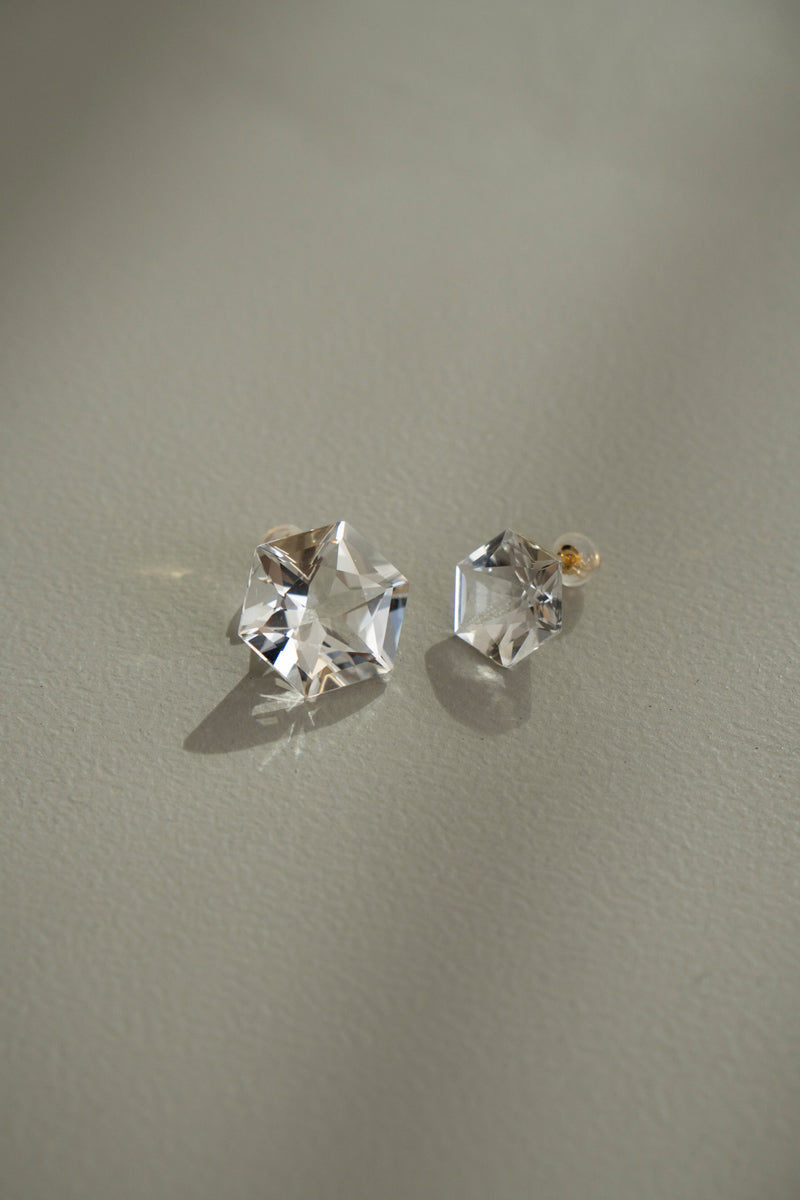 simmon Seta Hexagon quartz pierced earring M /K18