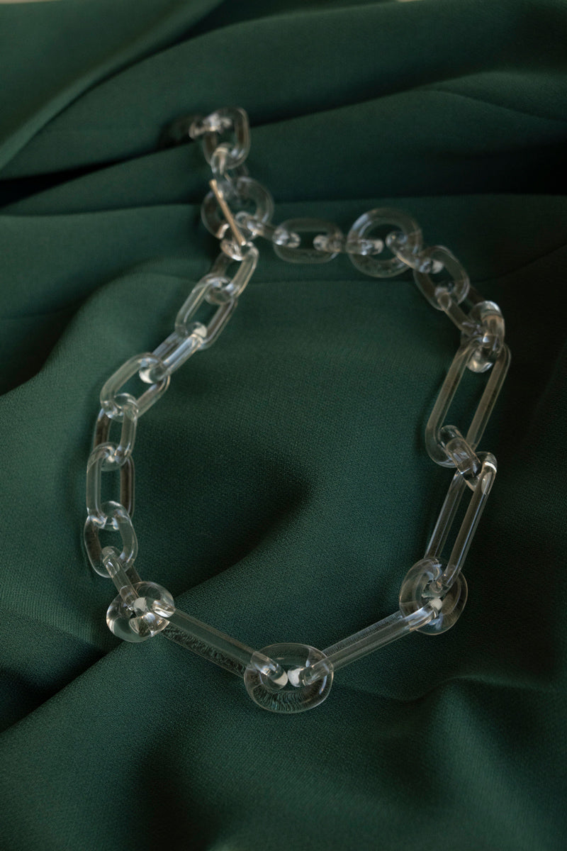 YAGA Glass chain mantel necklace Clear