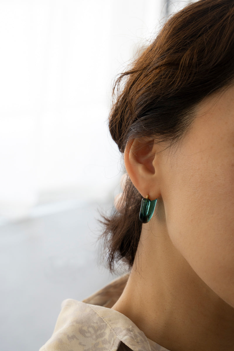 YAGA U glass hoop pierce ガラスUピアス /green