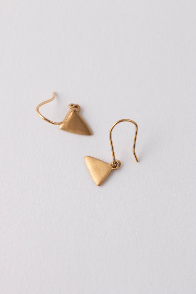 LANA ia lani FLAKES pierce Triangle earrings/K18