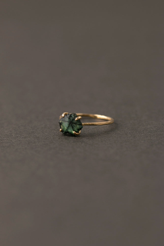 MONAKA jewellery Trapitche Emerald Prong Ring /K18