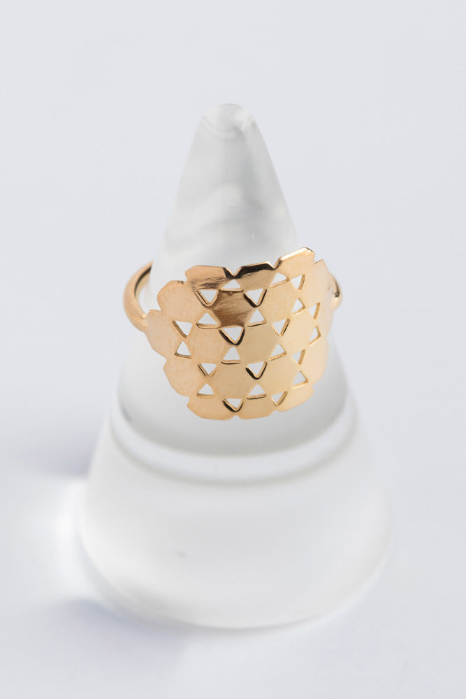 saia hexagonal openwork ring