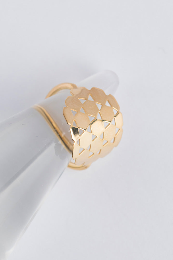 saia hexagonal openwork ring