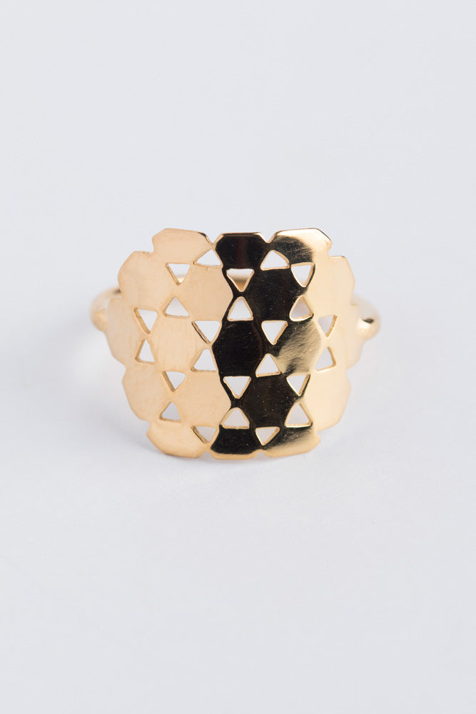 saia hexagonal openwork ring