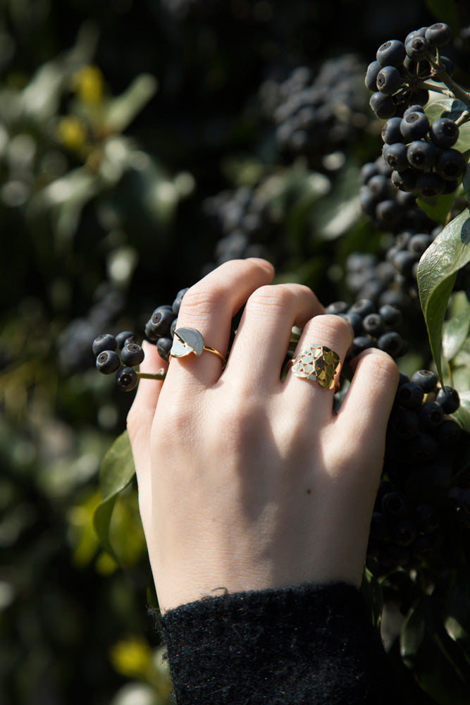 saia hexagonal openwork ring