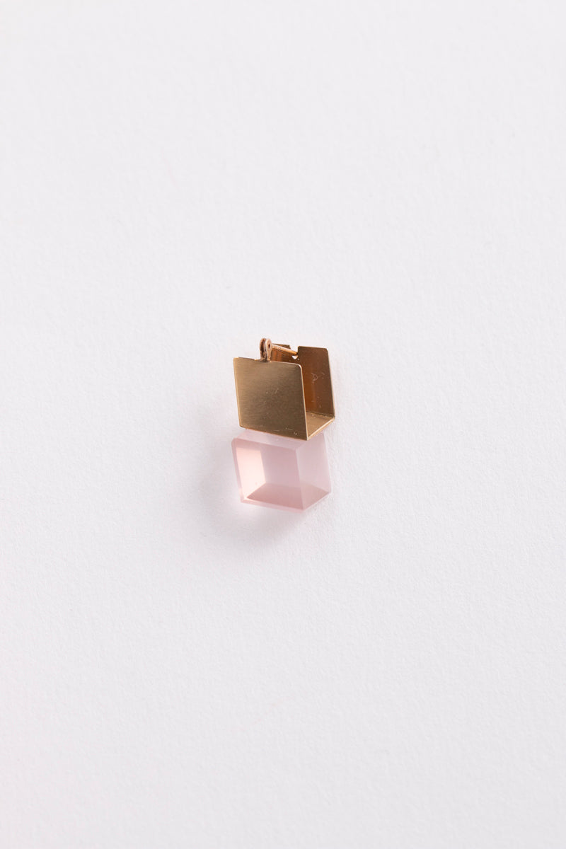 yull. CUBE rose quartz Pierce /K10