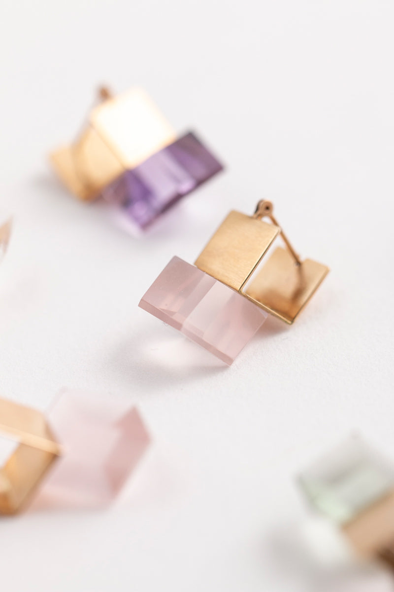 yull. CUBE rose quartz Pierce /K10