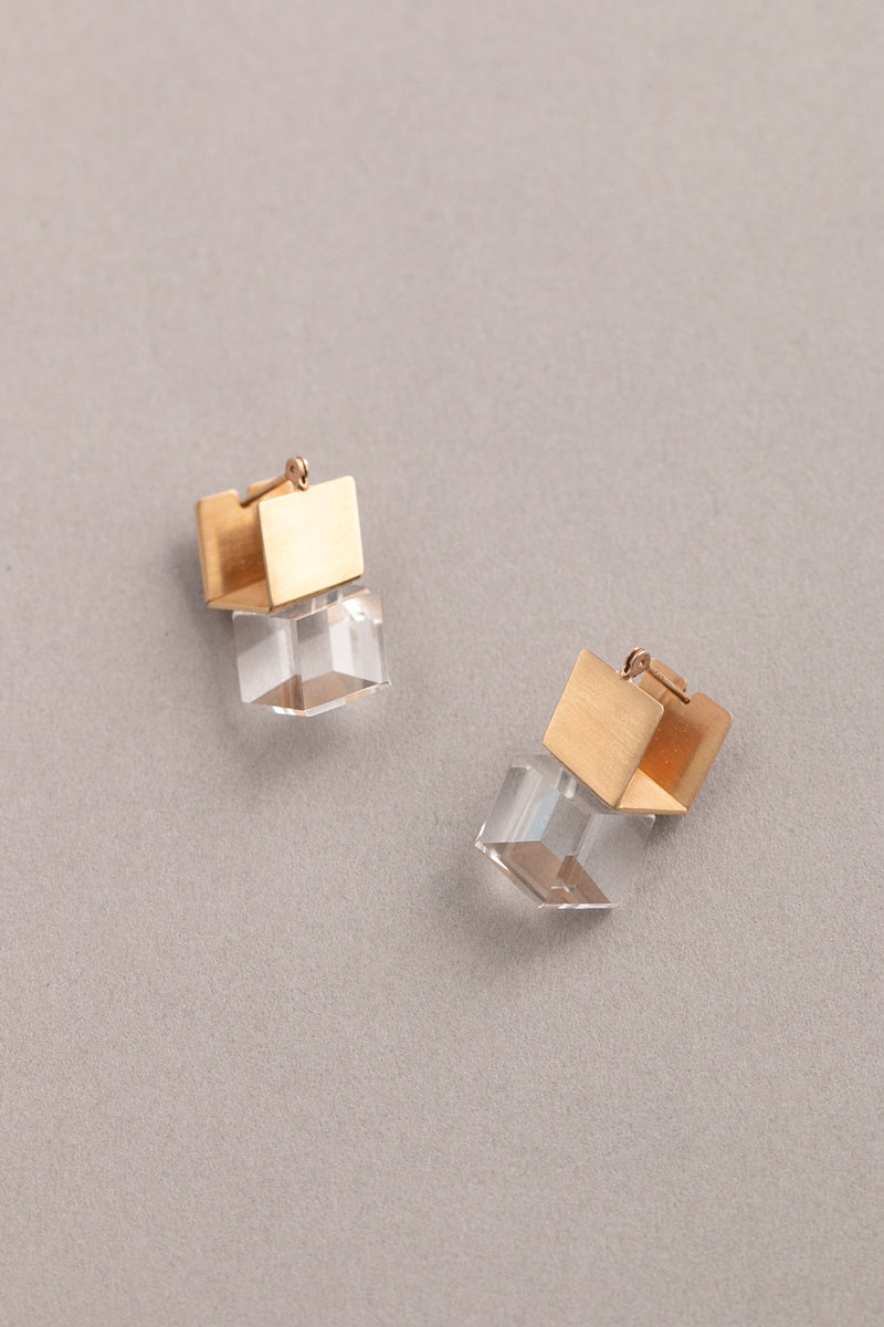 yull. CUBE clear quartz Pierce /K10